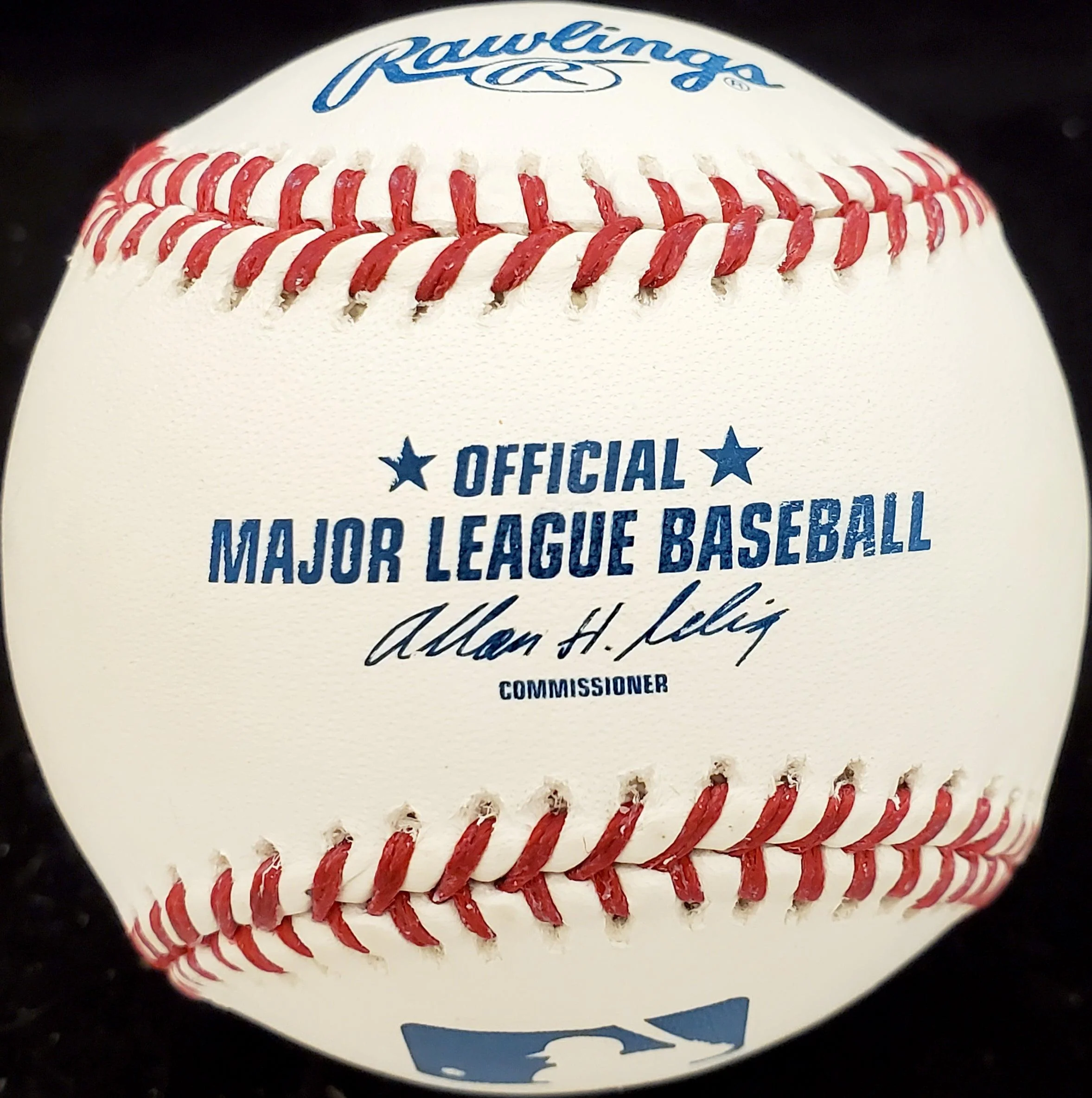 Ichiro Suzuki Autographed Official MLB Baseball Seattle Mariners IS Holo SKU #192210 - Image 2