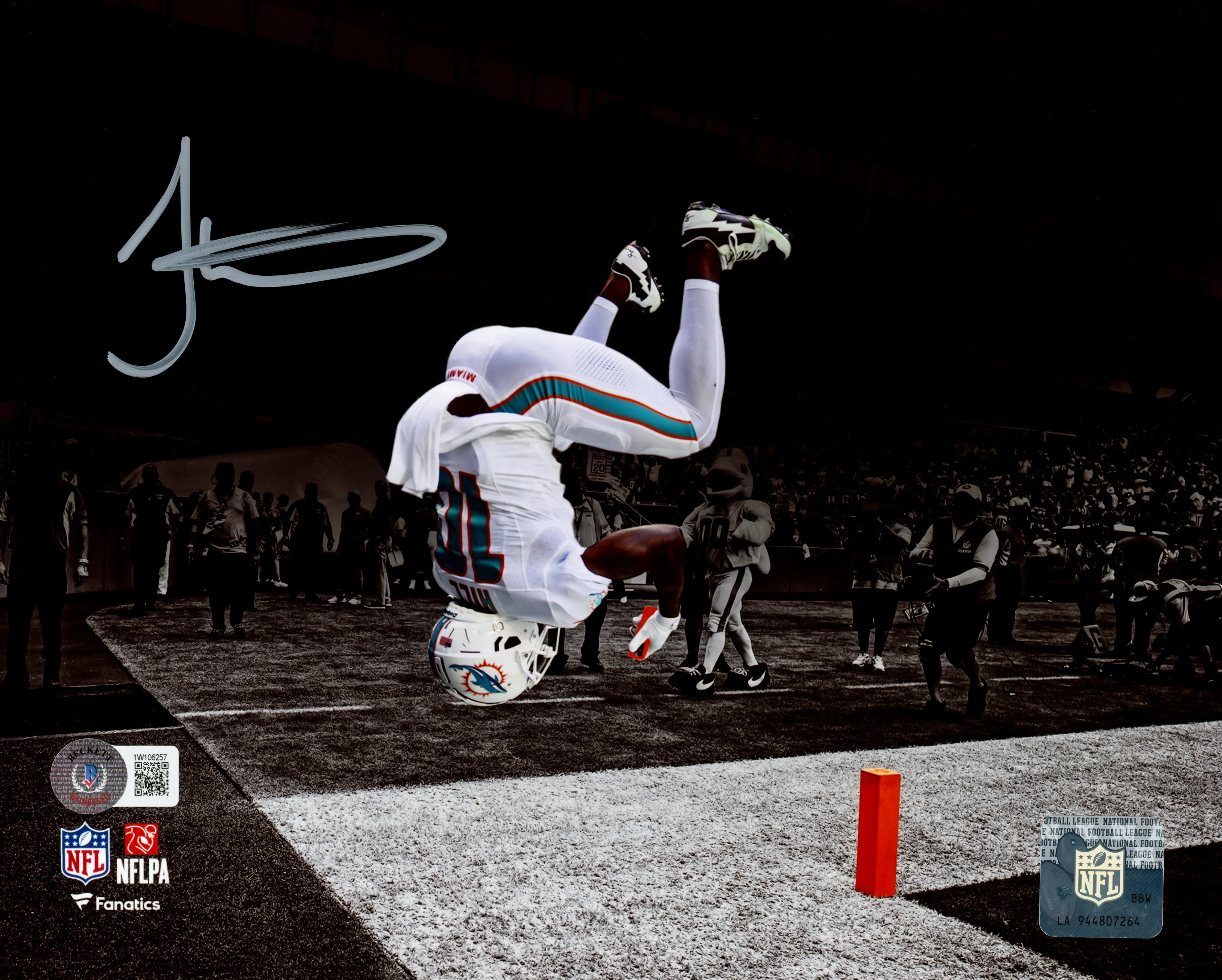 Tyreek Hill Autographed 8x10 Photo Miami Dolphins Spotlight Selfie Backflip Beckett BAS Witness